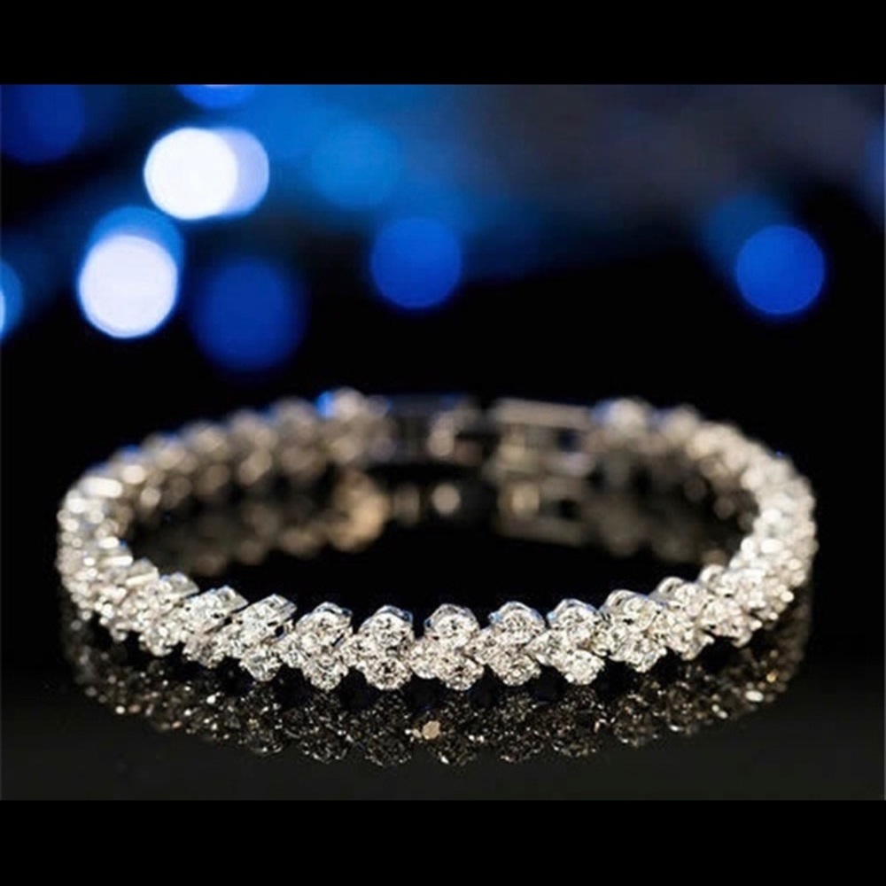 Heart shaped tennis bracelet